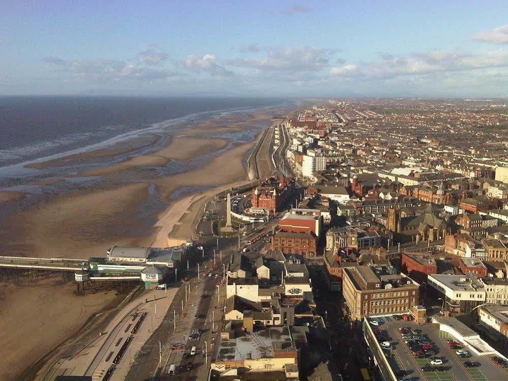 The Coast Bed & Breakfast Blackpool Bagian luar foto